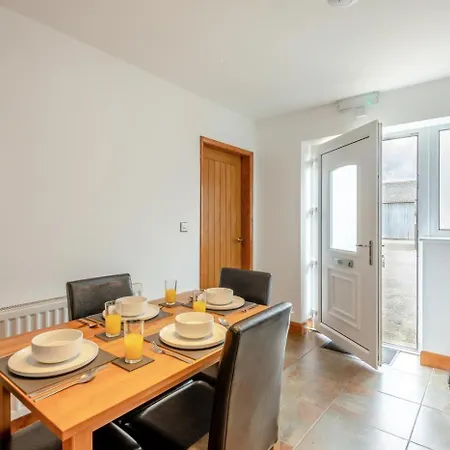 2 Bed In Oc-d32743 *