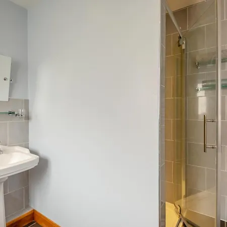 2 Bed In Oc-d32743 Ferienhaus