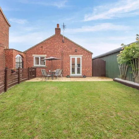 2 Bed In Oc-d32743 Ferienhaus *